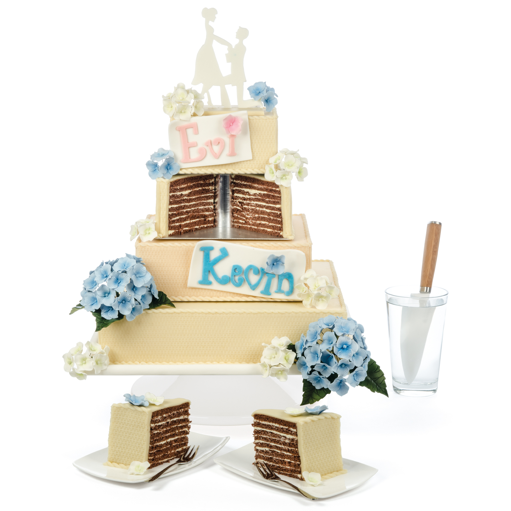 TORTE "BLAUE HORTENSIEN" QUADRATISCH TORTE "BLAUE HORTENSIEN" QUADRATISCH