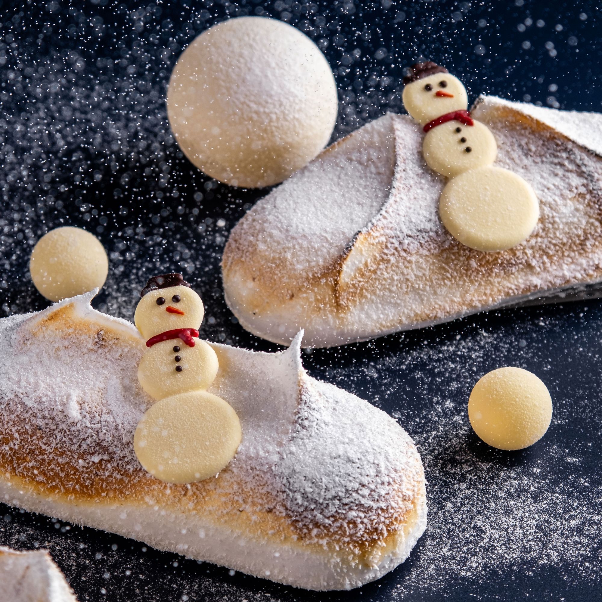 GROSSE SCHNEEMANN AUFLEGER, WEISSE SCHOKOLADE GEFÄRBT