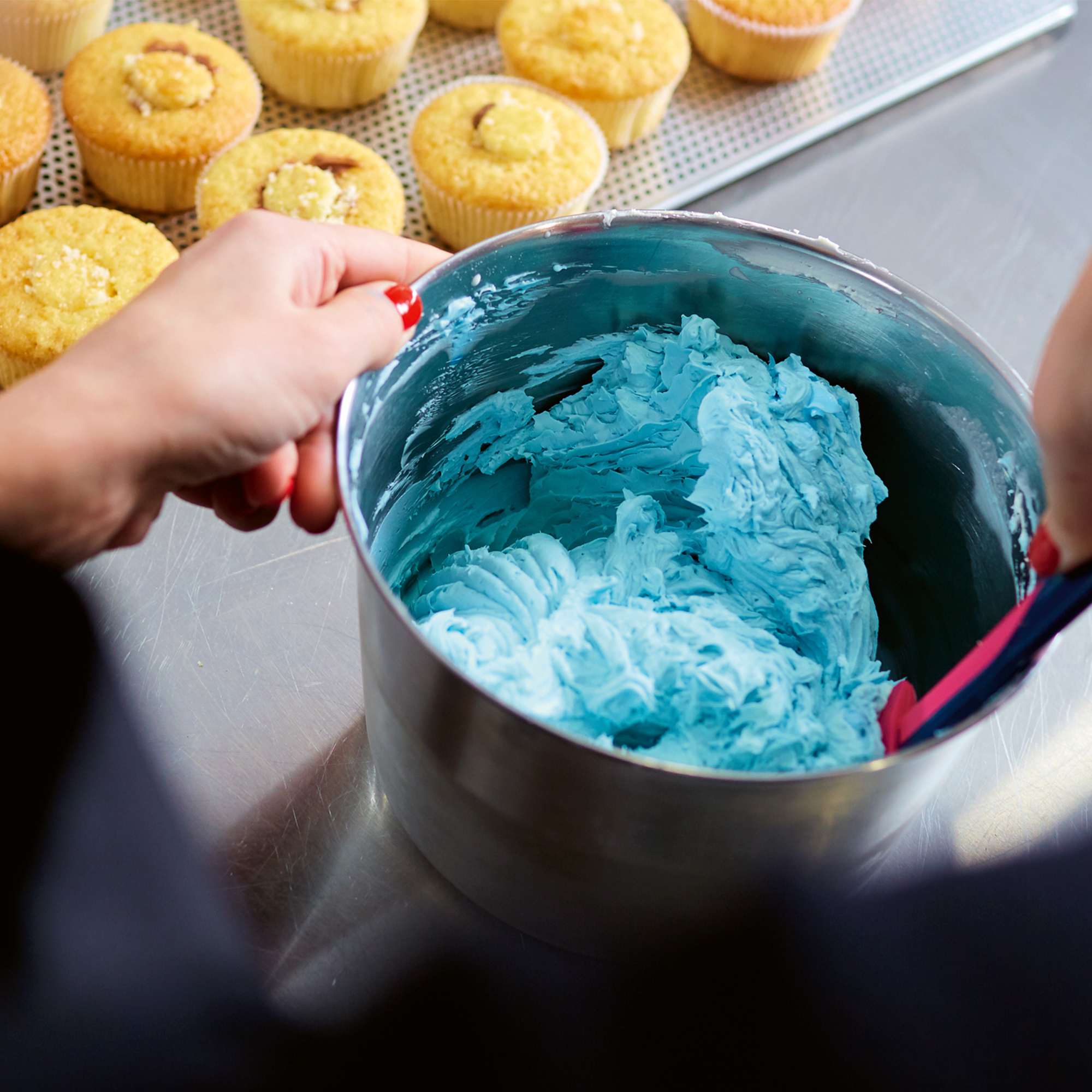 HELLBLAUE LEBENSMITTELFARBE IN PULVERFORM, FETTLÖSLICH